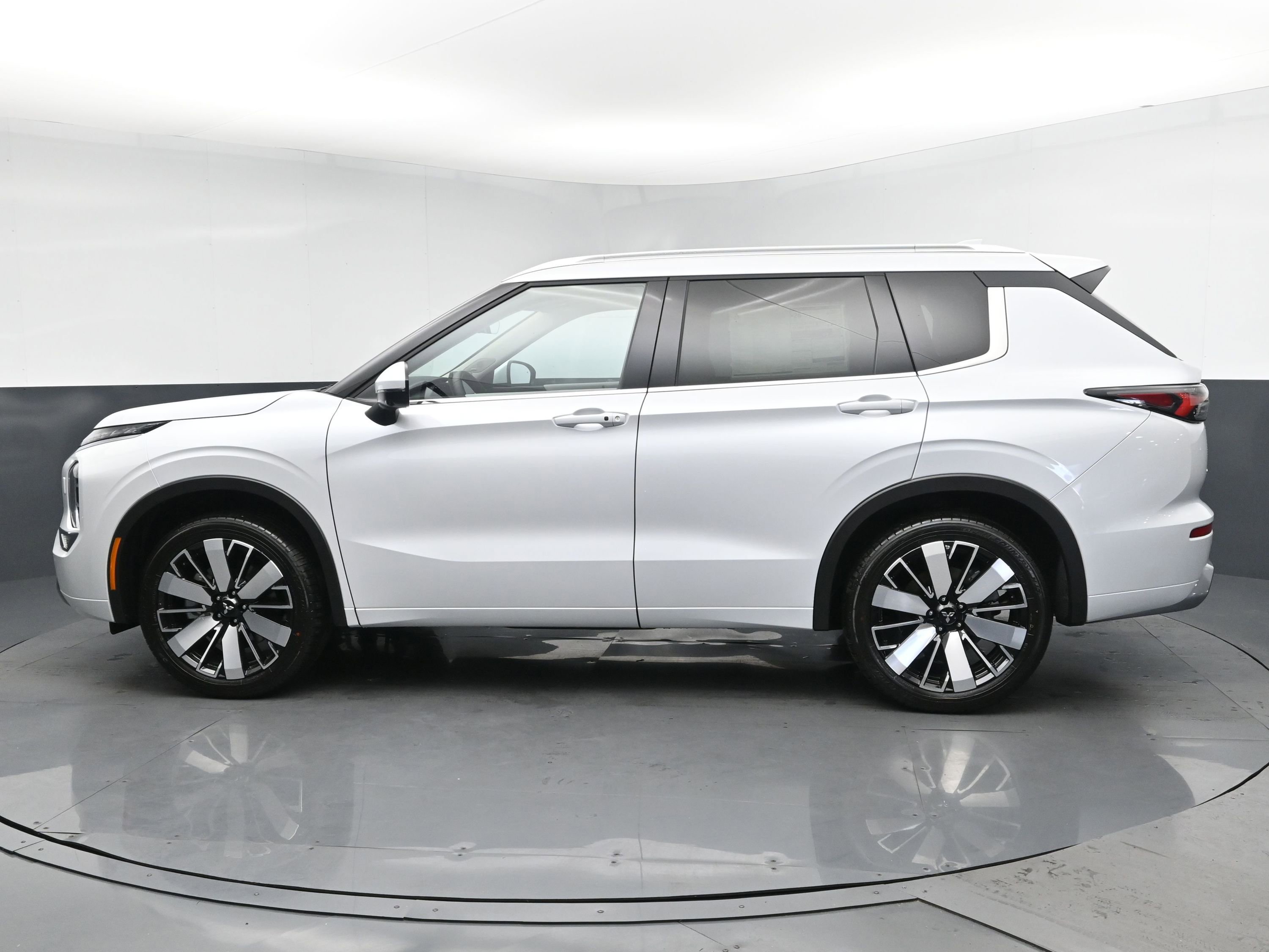 2025 Mitsubishi Outlander SEL GT photo 4