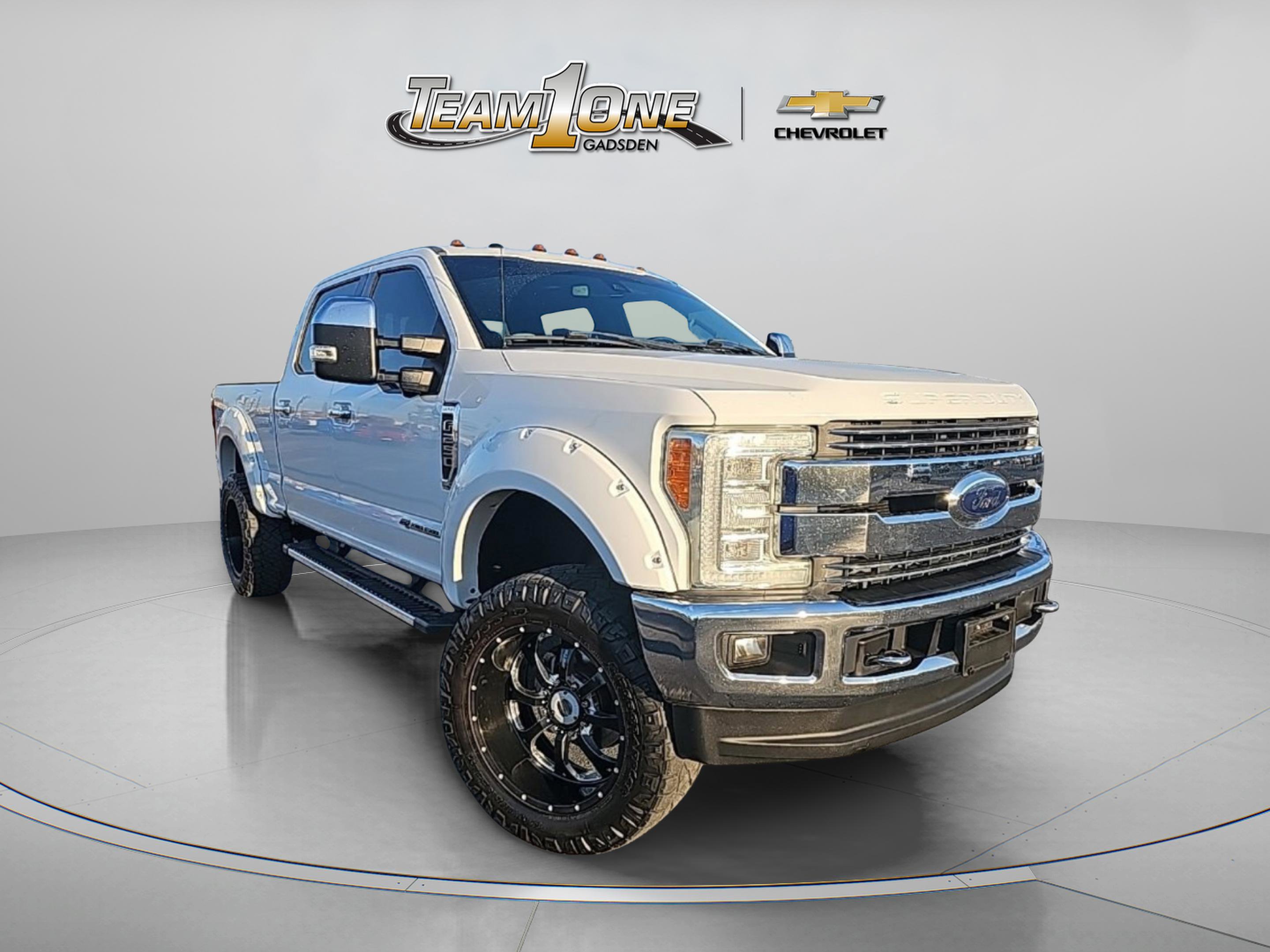 2017 Ford F-250 Lariat photo 2