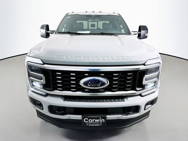 2025 Ford F-450 photo 2