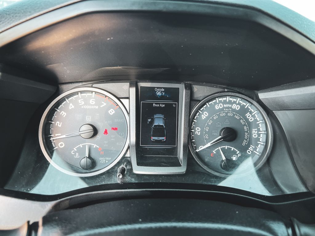 2018 Toyota Tacoma V6 photo 17