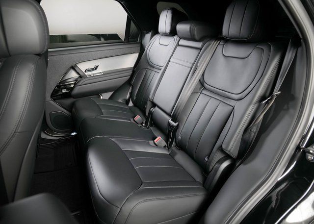 2025 Land Rover Range Rover Sport SE photo 5