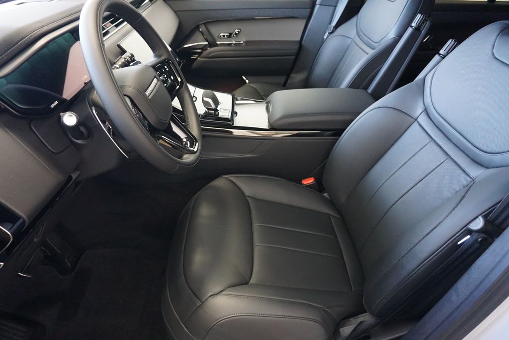 2025 Land Rover Range Rover Sport SE photo 17