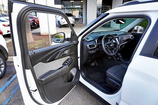 Used 2022 White Chevrolet LT image 34