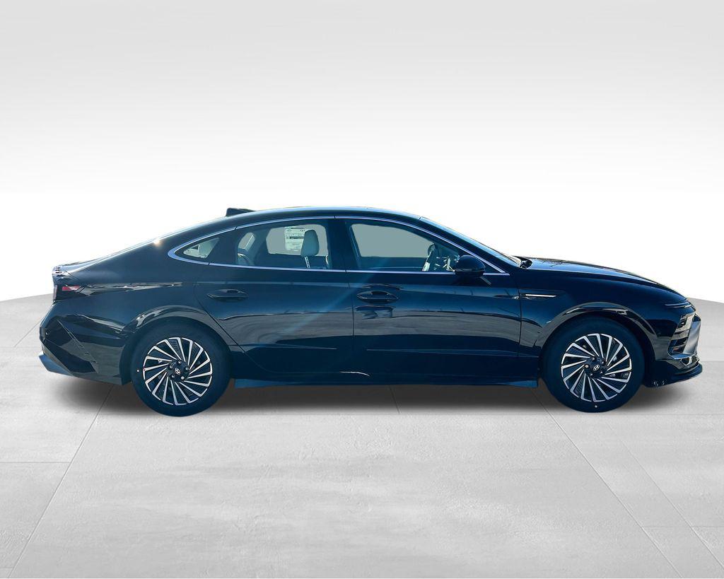 2025 Hyundai Sonata Hybrid SEL photo 4