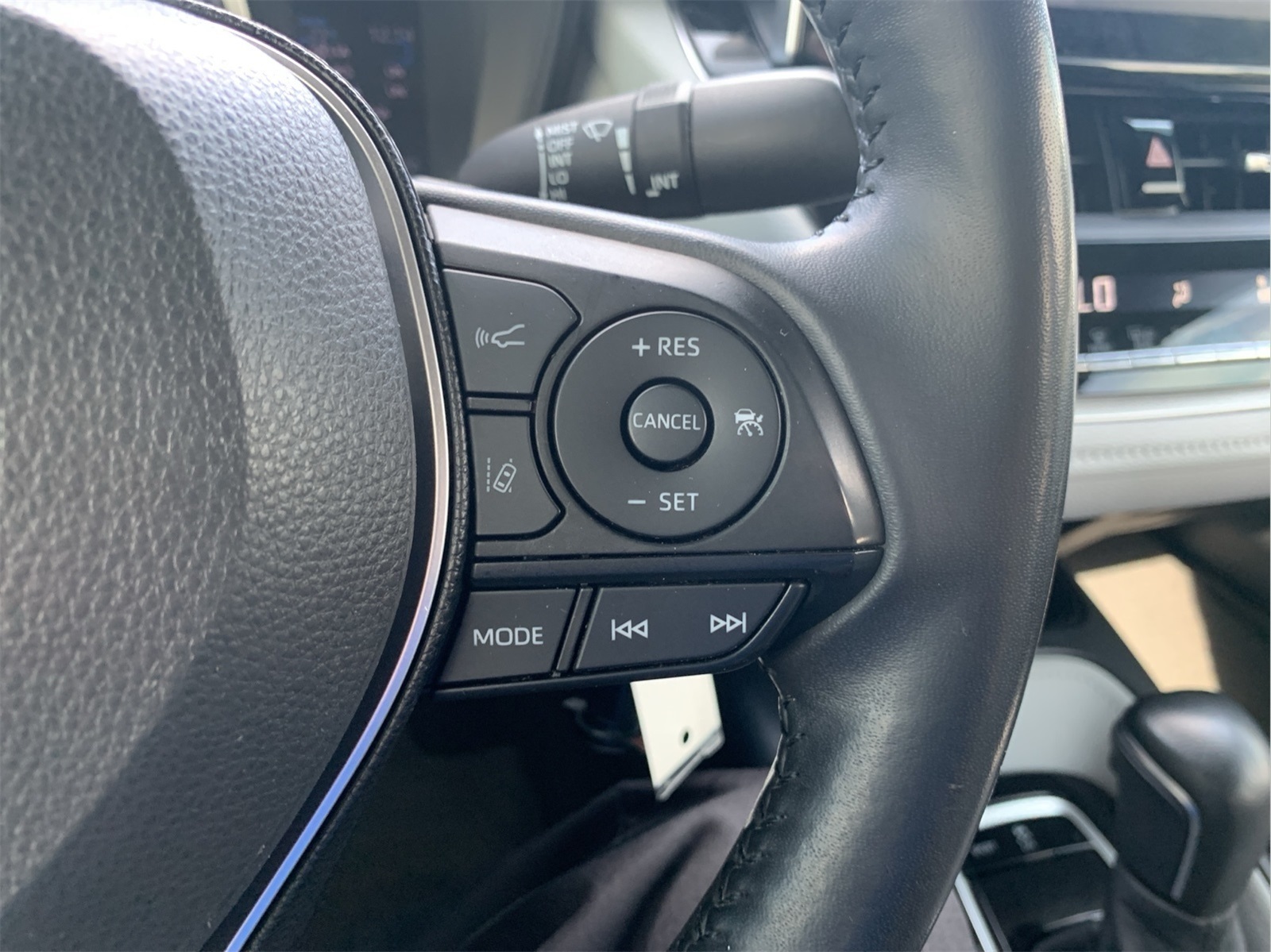 2020 Toyota Corolla SE photo 18