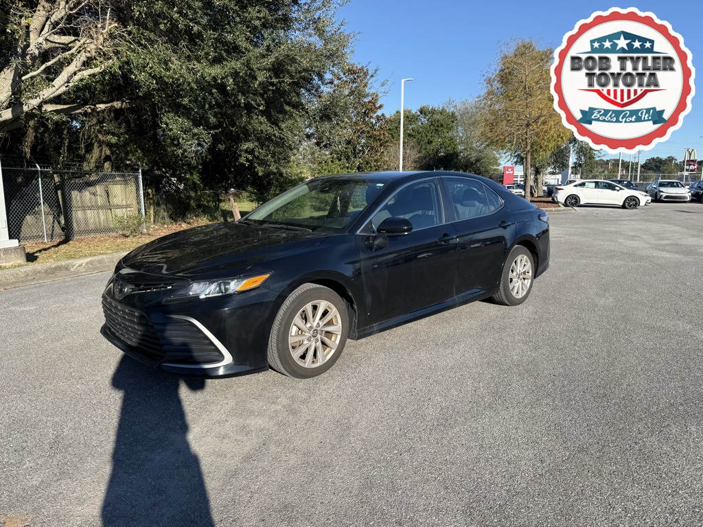2023 Toyota Camry LE's photo