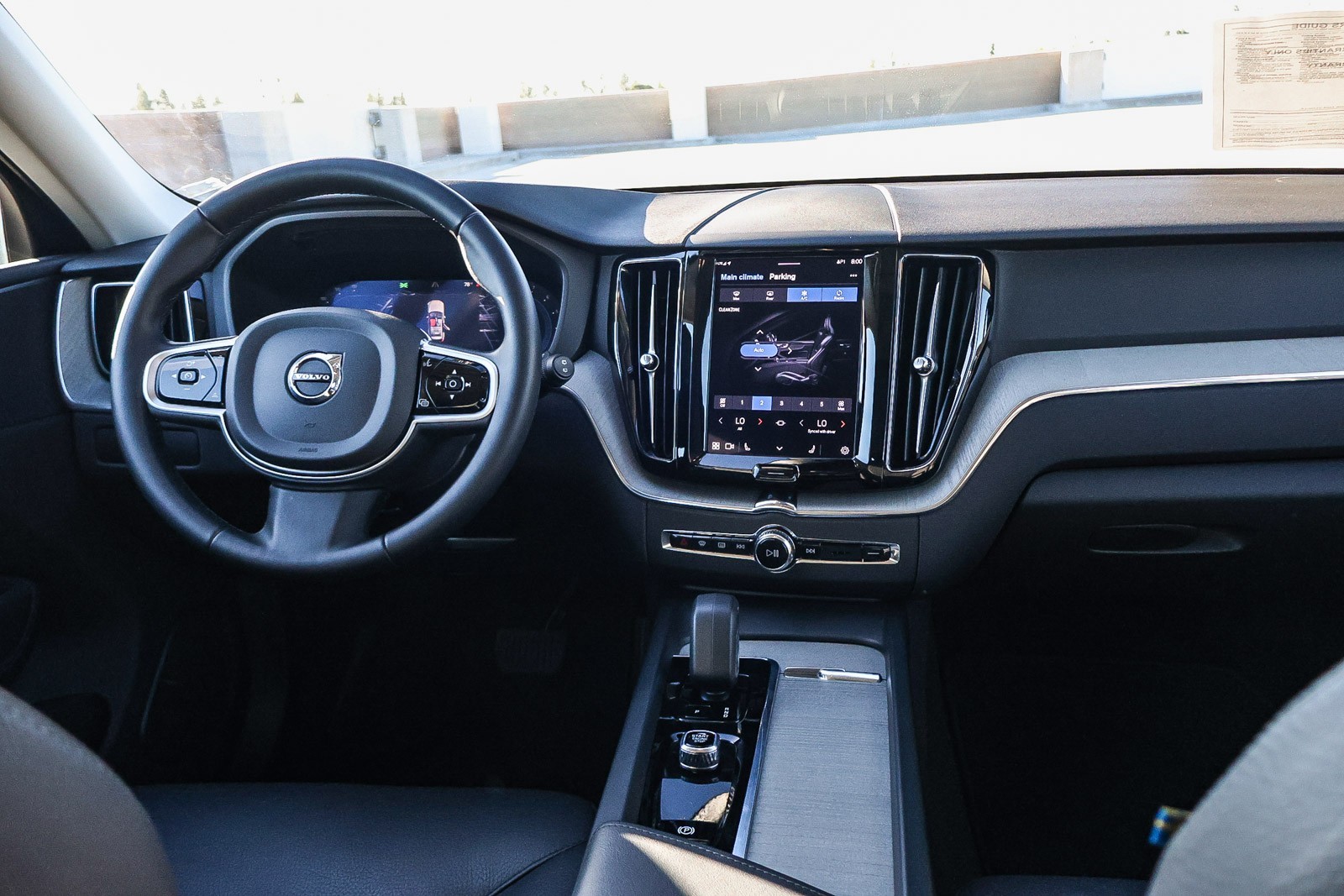 2025 Volvo XC60 B5 Plus photo 12