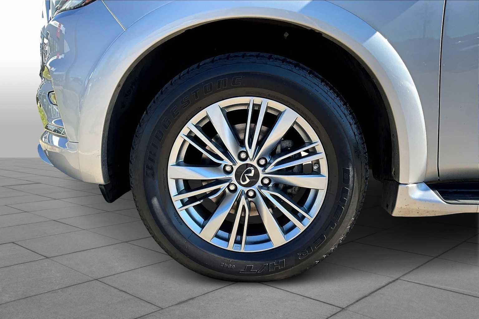 2022 Infiniti QX80 Luxe photo 9