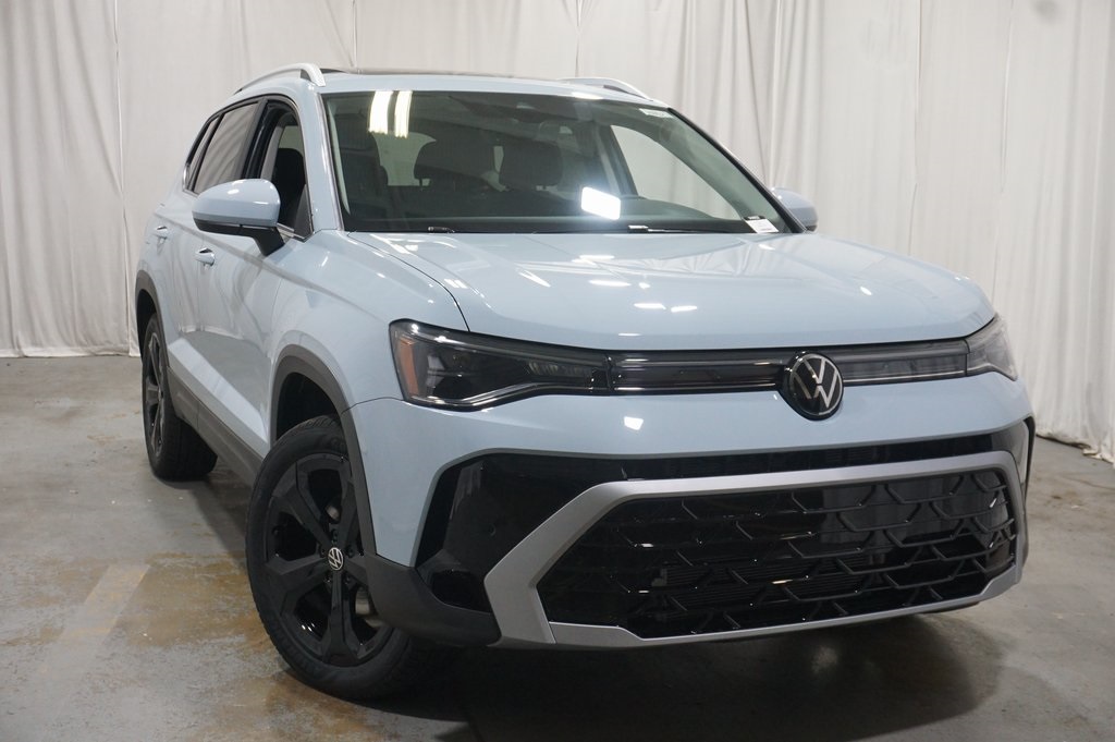 2025 Volkswagen Taos SEL photo 3