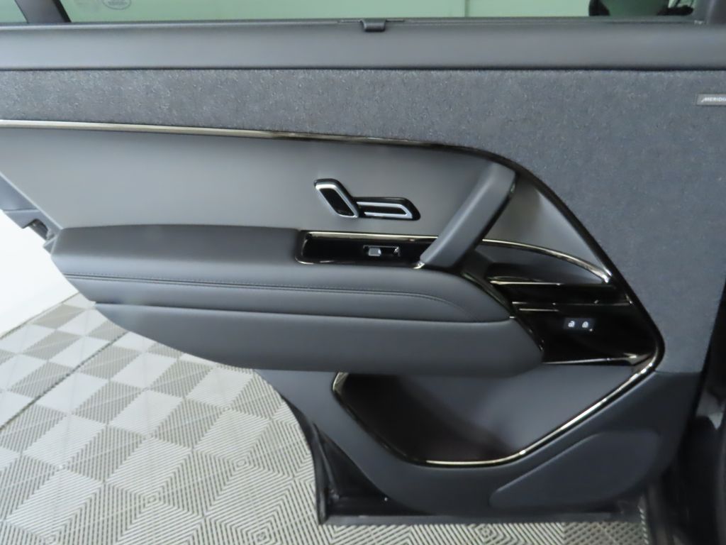 2025 Land Rover Range Rover Sport SE photo 21