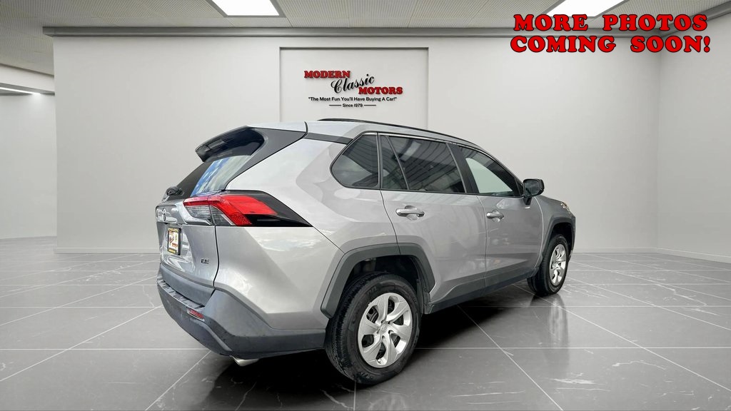 2021 Toyota RAV4 LE photo 7