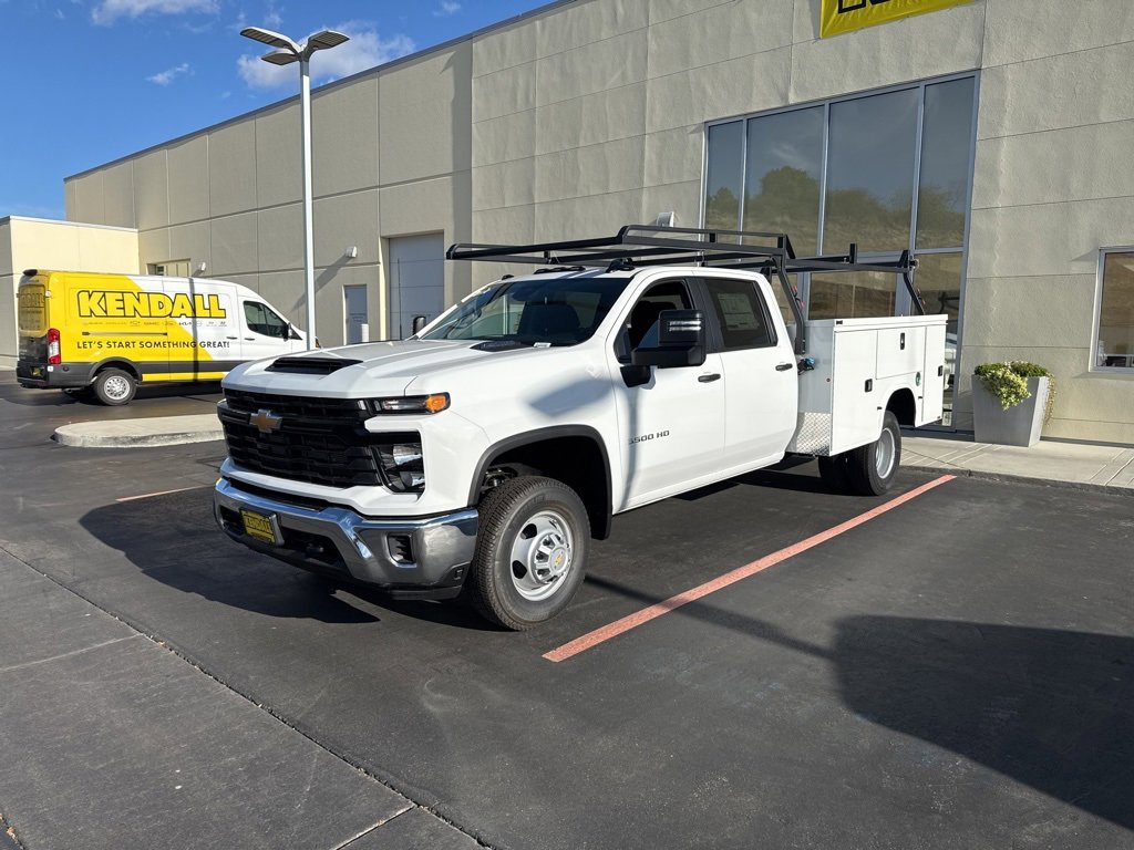2025 Chevrolet Silverado 3500HD Work Truck photo 2