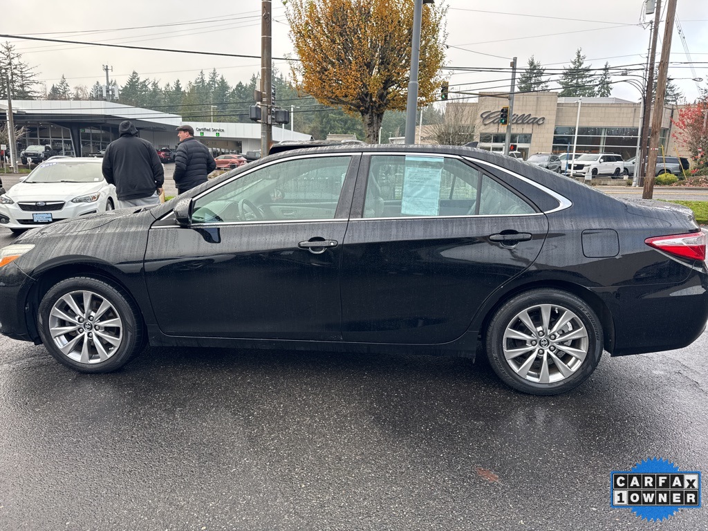 2017 Toyota Camry XLE photo 4