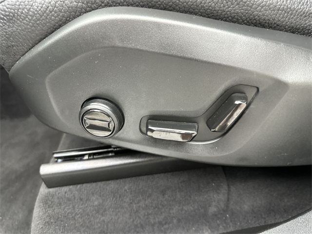 2025 Volvo XC90 T8 AWD Plus photo 4