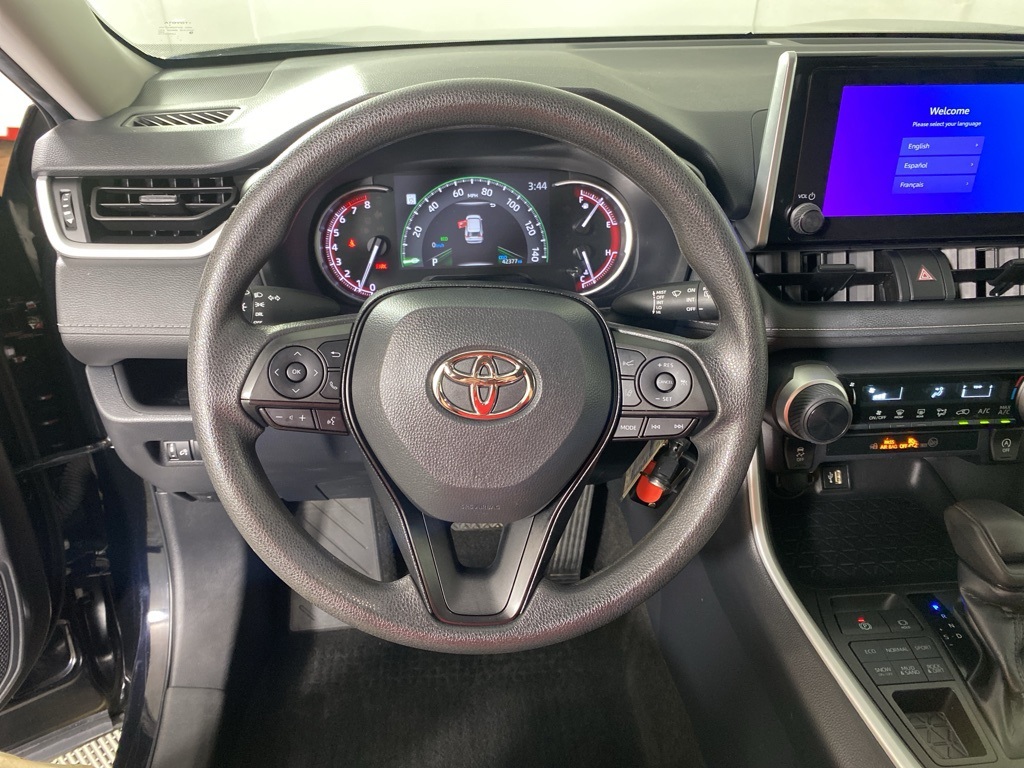 2023 Toyota RAV4 LE photo 3