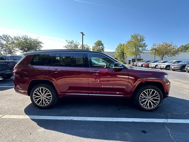 2025 Jeep Grand Cherokee L Summit Reserve photo 4