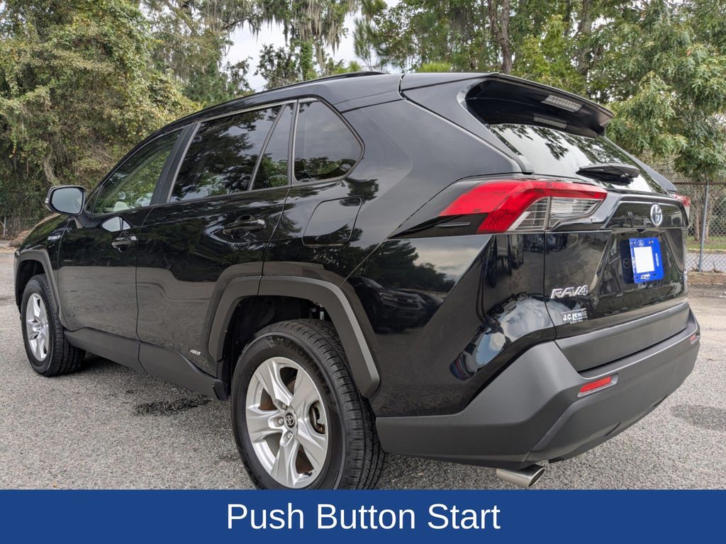 2020 Toyota RAV4 Hybrid XLE photo 3