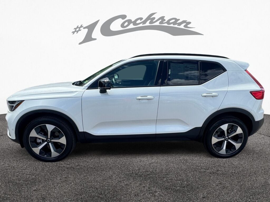 2024 Volvo XC40 Plus photo 4