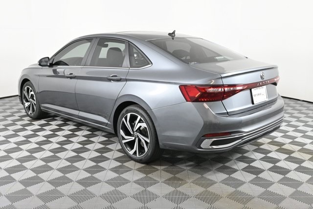 2025 Volkswagen Jetta 1.5T SEL photo 3