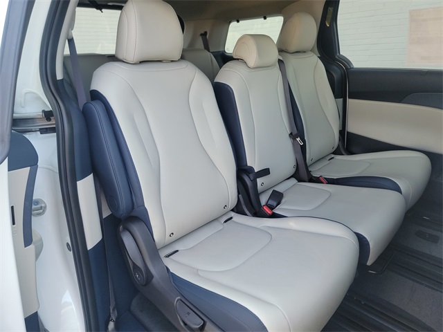 2026 Kia Carnival EX photo 16