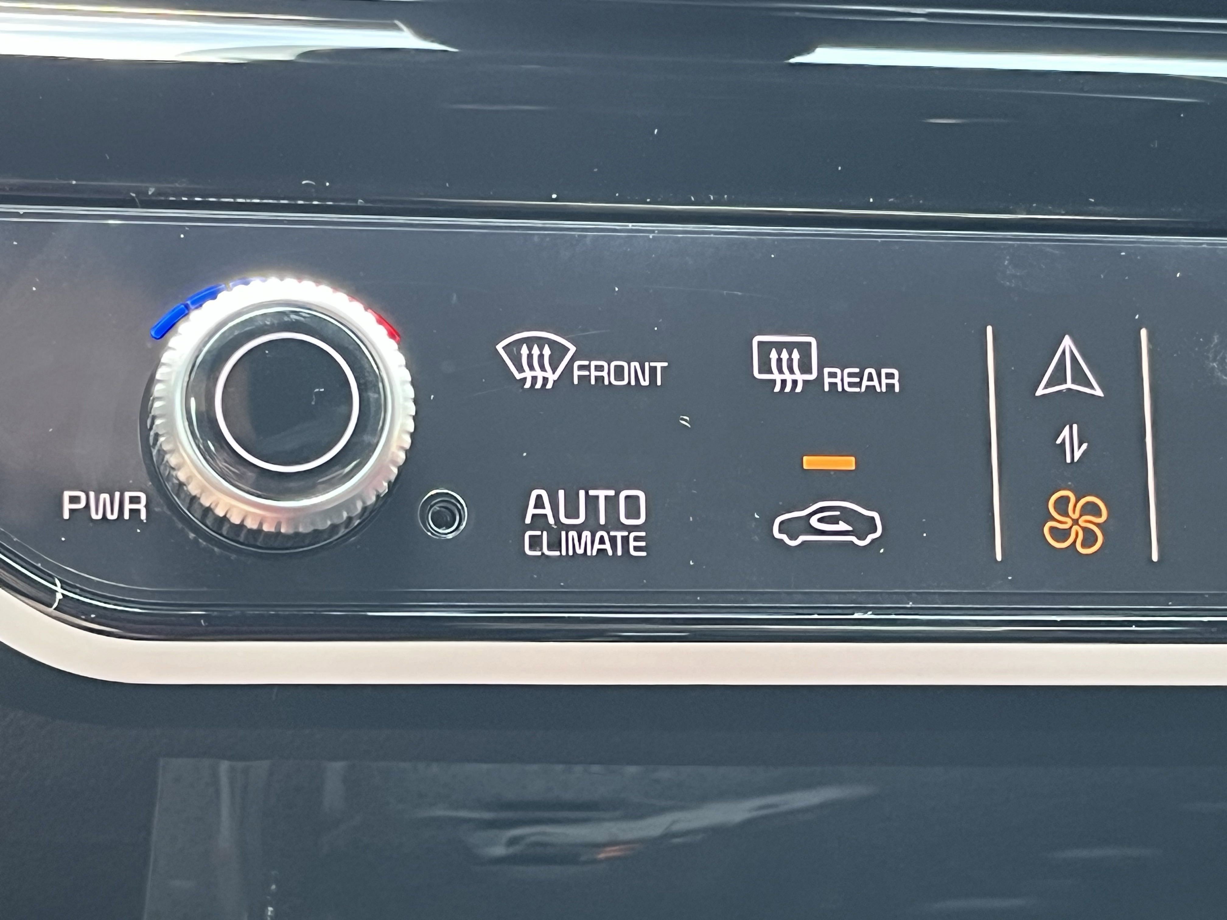 2025 Kia K5 GT-Line photo 4