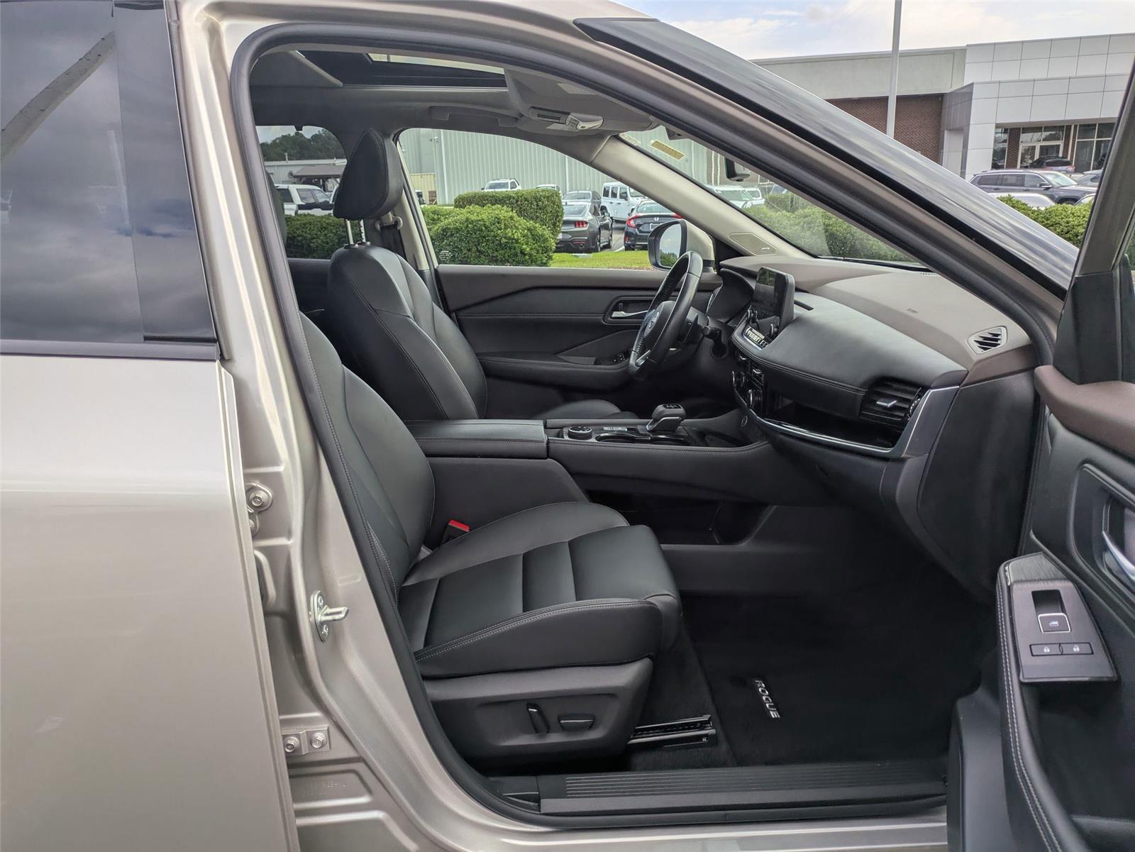 2022 Nissan Rogue SL photo 28