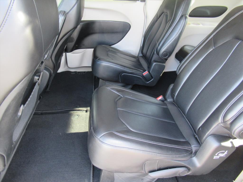 2023 Chrysler Pacifica Touring L photo 24