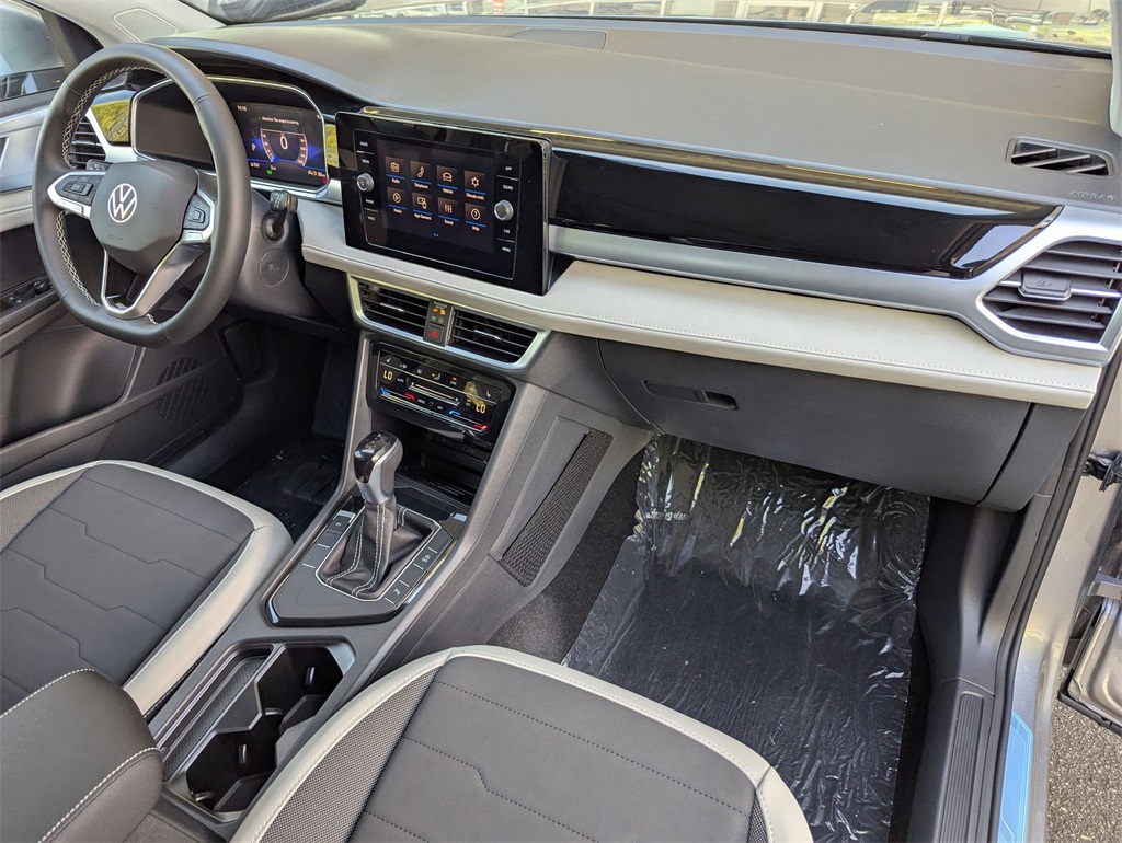 2025 Volkswagen Taos SE photo 22