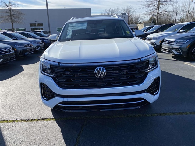 2025 Volkswagen Atlas SEL Premium R-Line photo 2