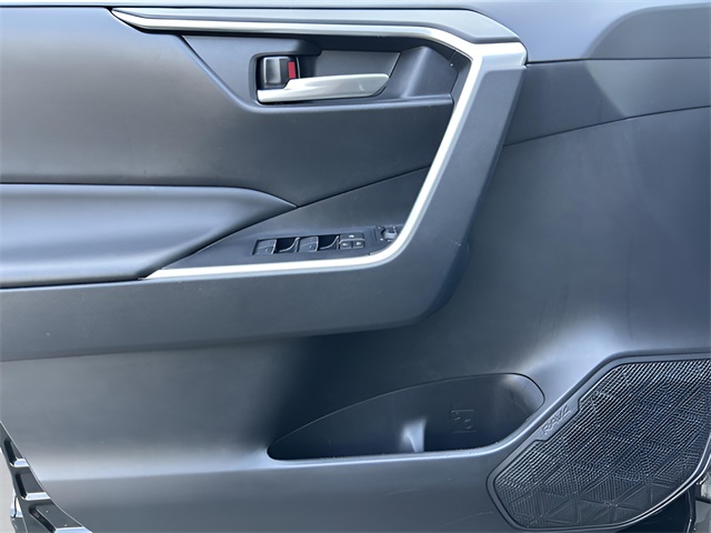 2023 Toyota RAV4 XLE photo 8