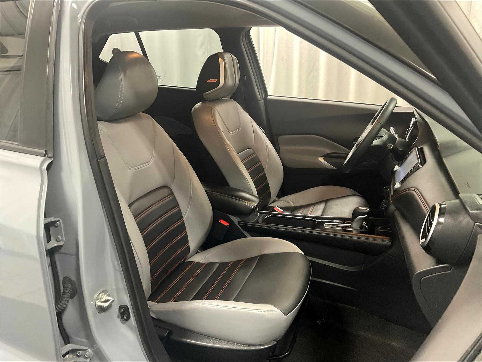 2023 Nissan Kicks SR photo 10
