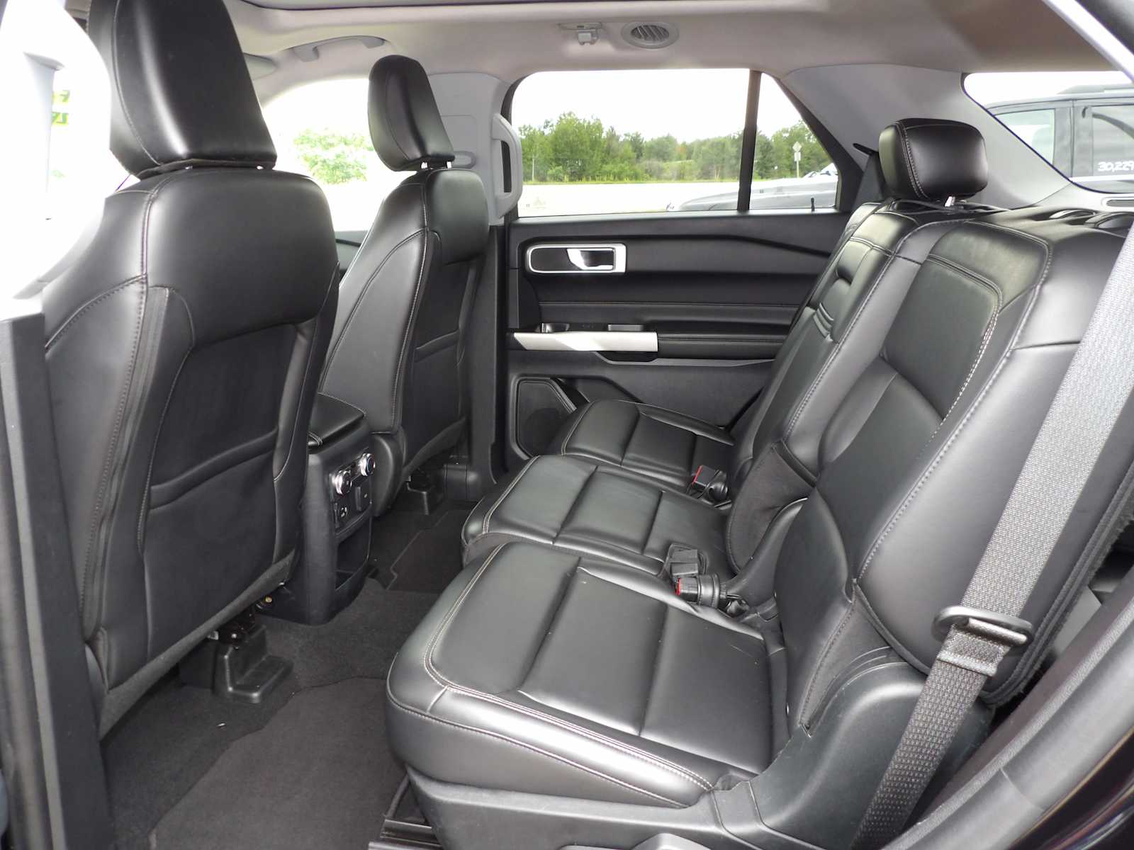 2021 Ford Explorer XLT photo 9