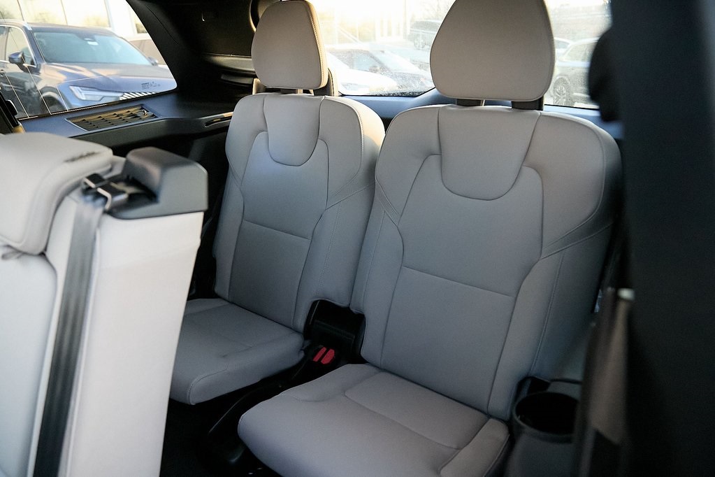 2026 VOLVO XC90 - Image 21