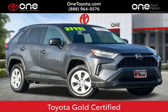 2024 Toyota RAV4 LE's photo
