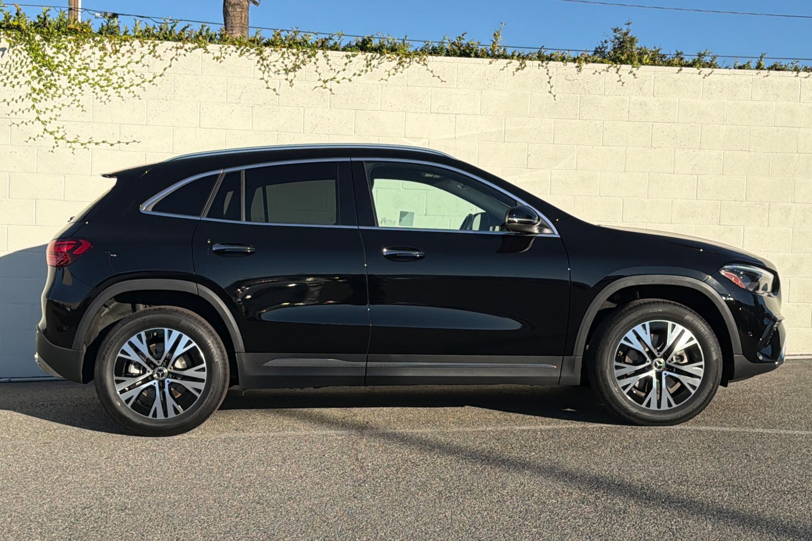 2025 Mercedes Benz GLA 250 photo 2