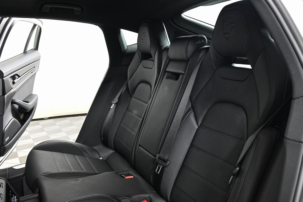 2025 Porsche Panamera 4 photo 21