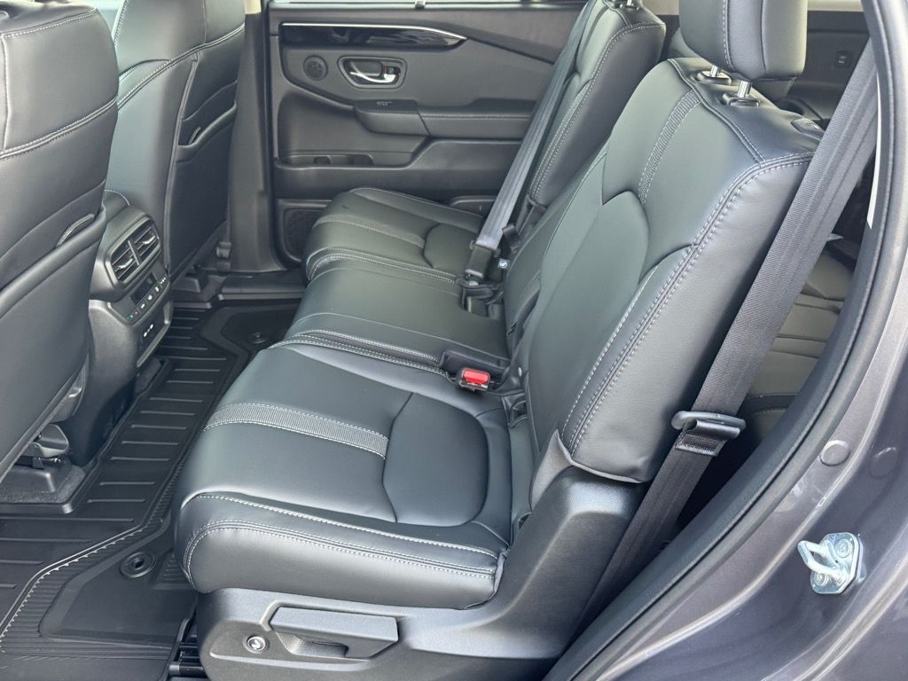 2025 Honda Pilot EX-L photo 3