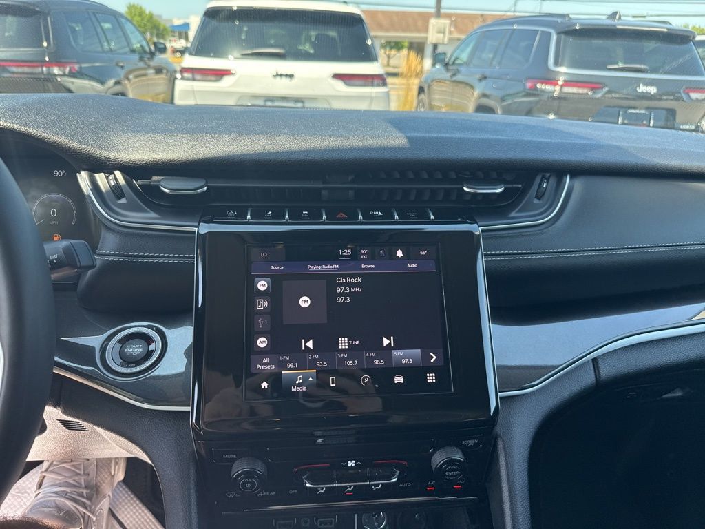 2023 Jeep Grand Cherokee Laredo photo 19