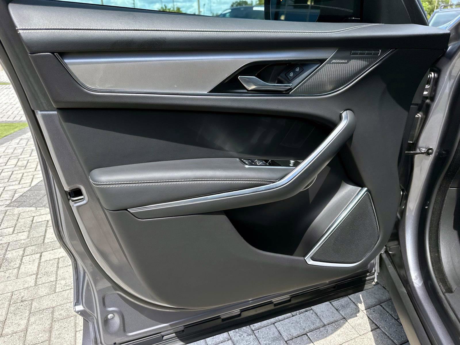 2024 Jaguar F-PACE P400 R-Dynamic S photo 17