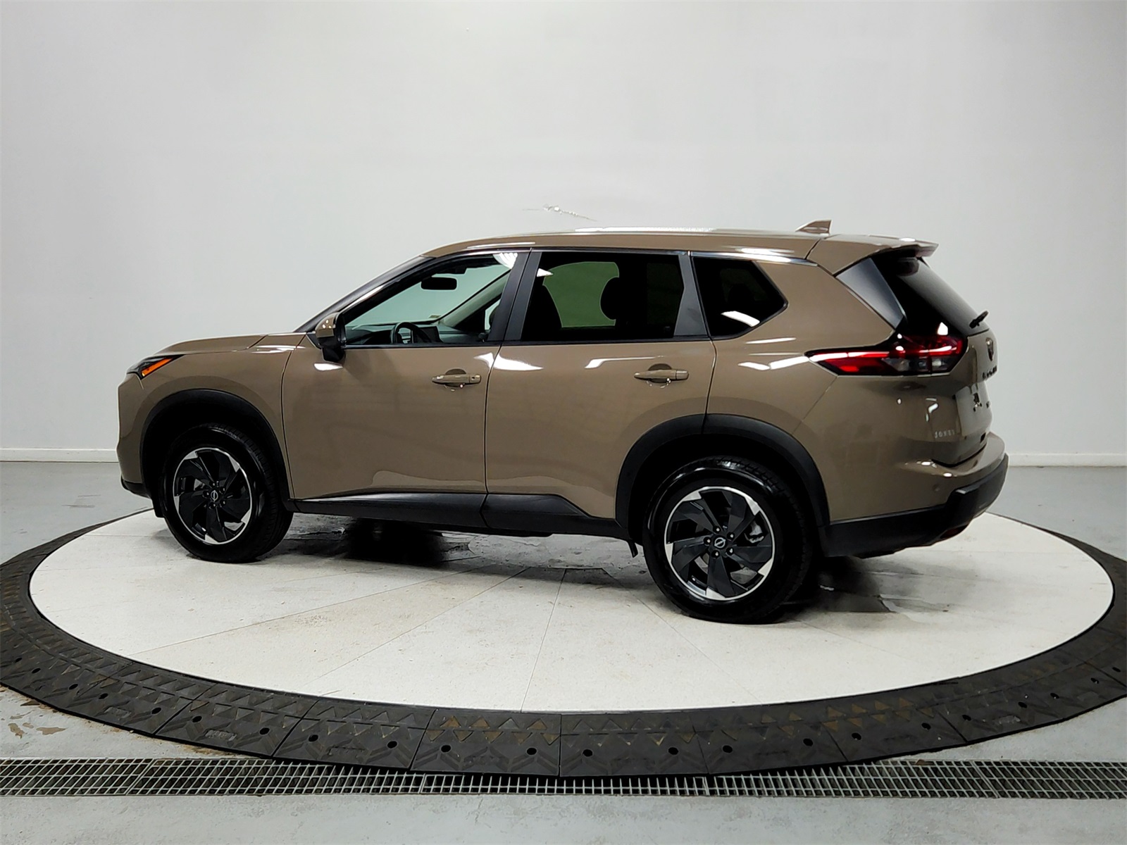2024 Nissan Rogue SV photo 4