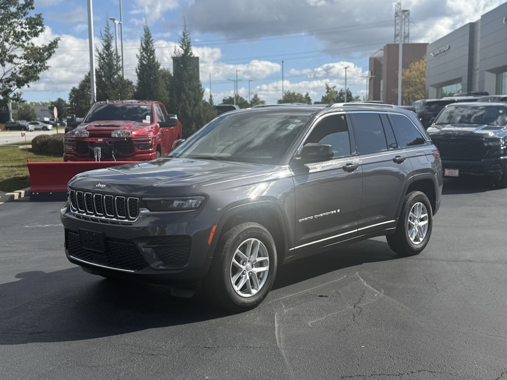 2024 Jeep Grand Cherokee Laredo's photo