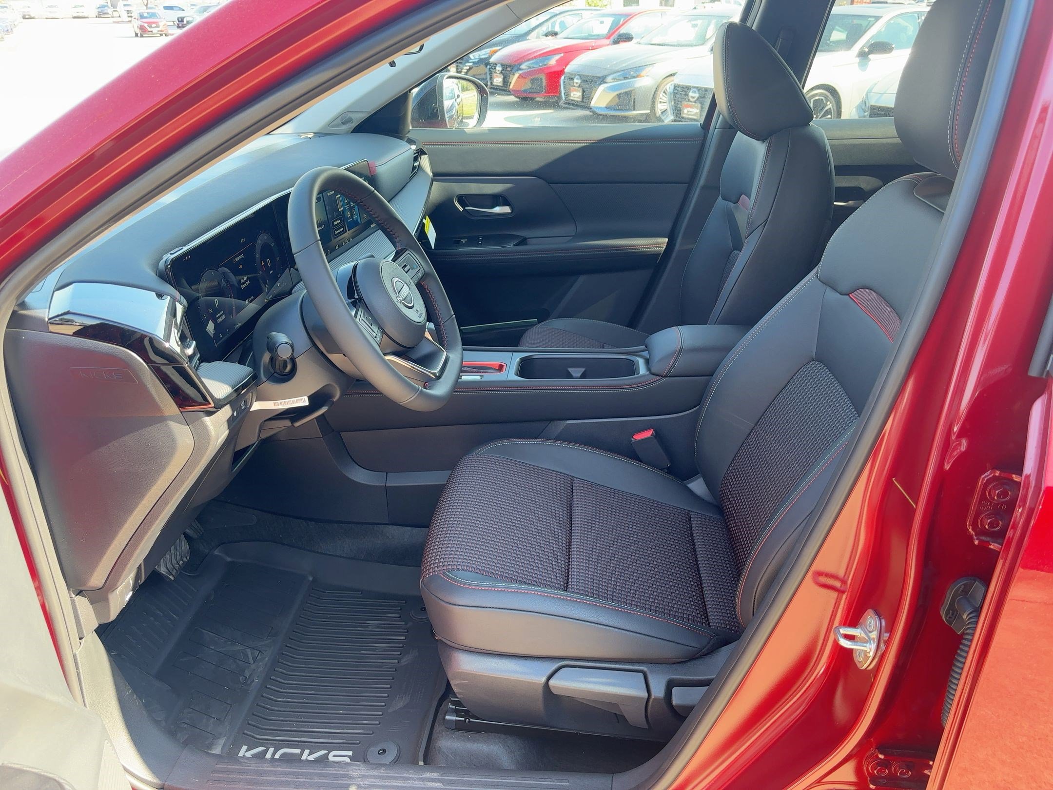 2026 Nissan Kicks SR photo 4