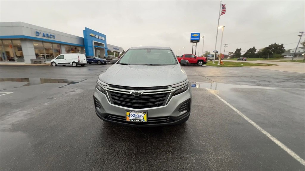 2023 Chevrolet Equinox LS photo 2