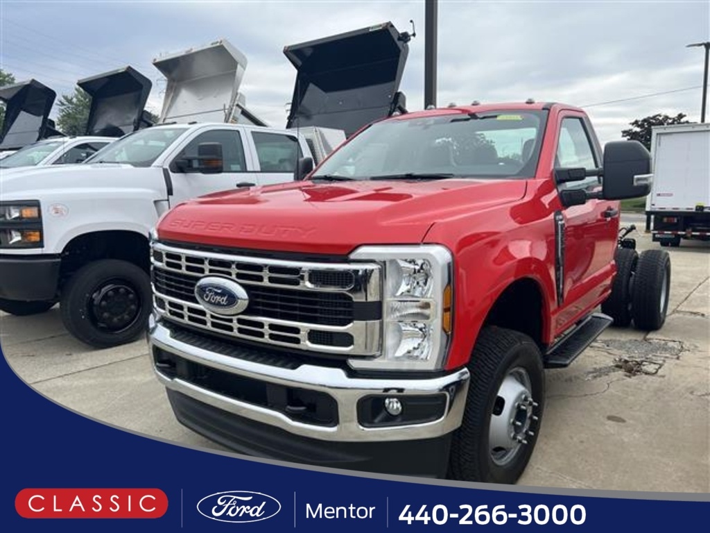 2025 Ford F-350 Super Duty Chassis Cab XL's photo