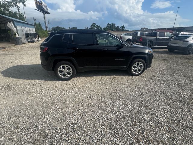 2024 Jeep Compass Latitude photo 5