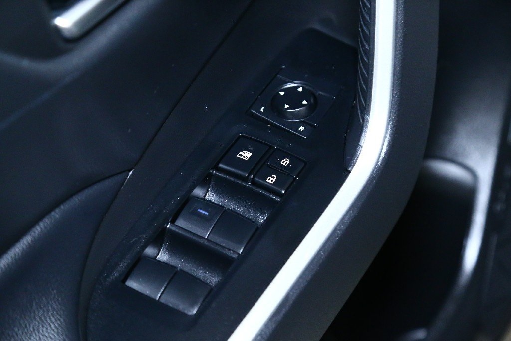 2021 Toyota RAV4 XLE photo 14