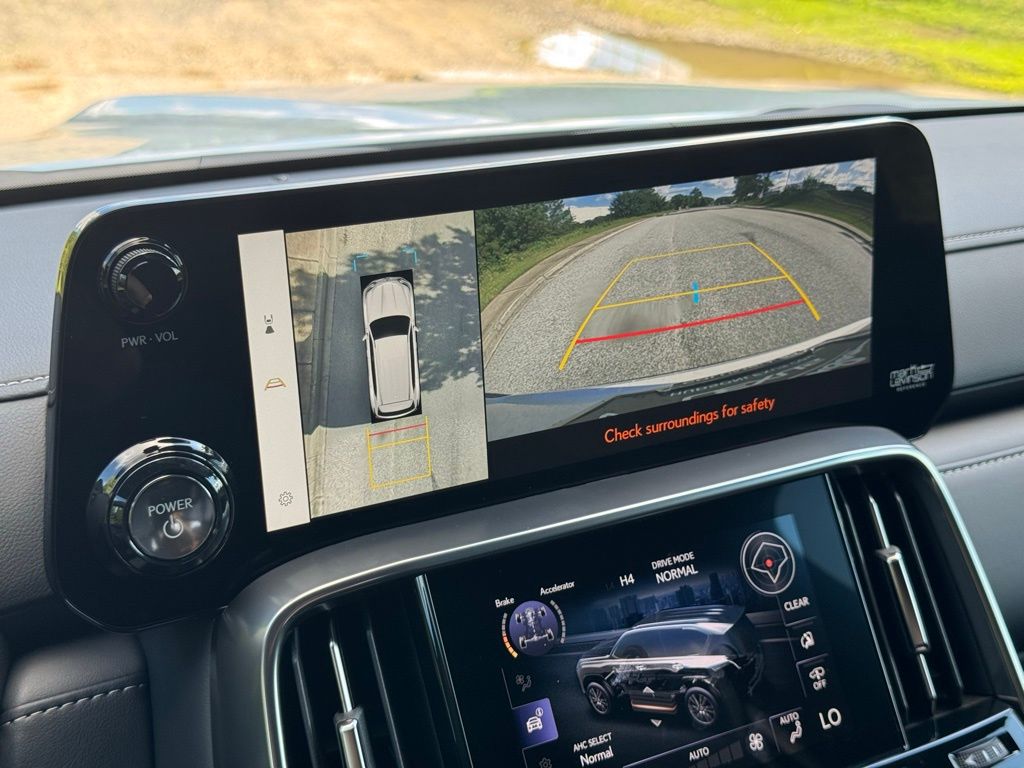 2025 Lexus LX photo 4