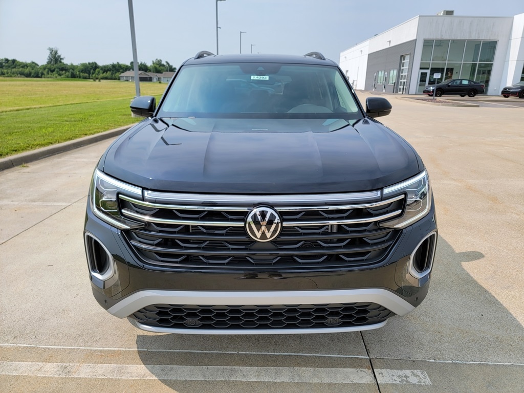 2025 Volkswagen Atlas Peak Edition SE photo 2