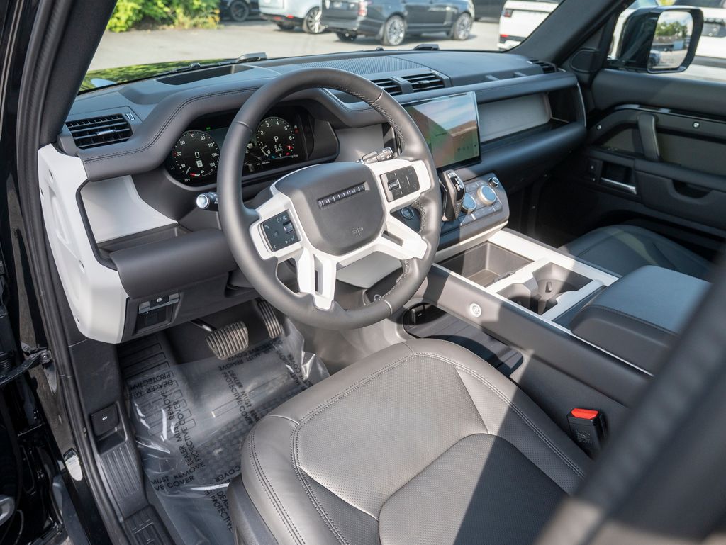 2025 Land Rover Defender 130 X-Dynamic SE photo 11