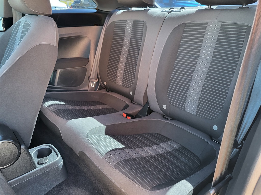 2014 Volkswagen Beetle R-Line photo 23